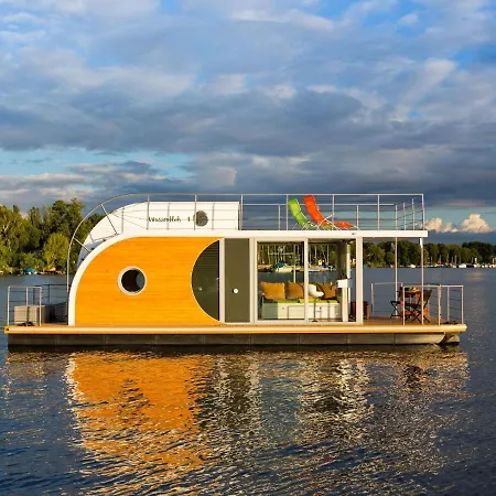 Botel Houseboat On The Dahme *