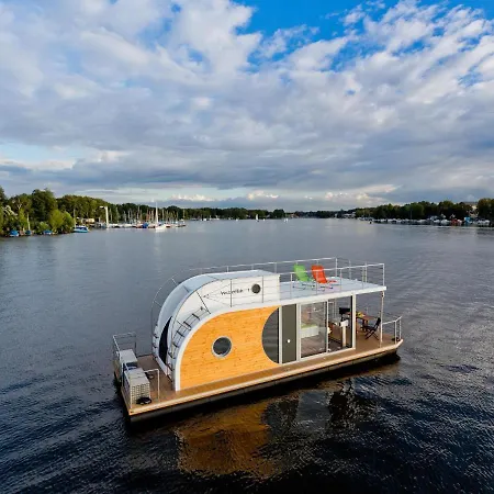 Botel Houseboat On The Dahme *
