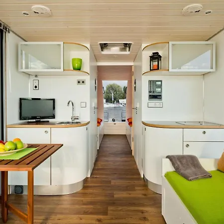 Houseboat On The Dahme * Niederlehme